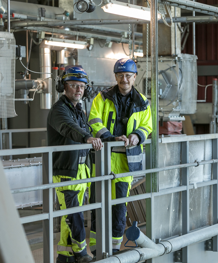 Elektrikere i ovnhallen på AffaldsCenteret i Lisbjerg