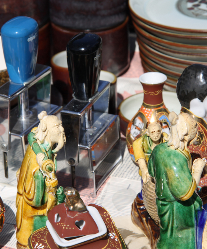 Porcelænsfigurer på loppemarked