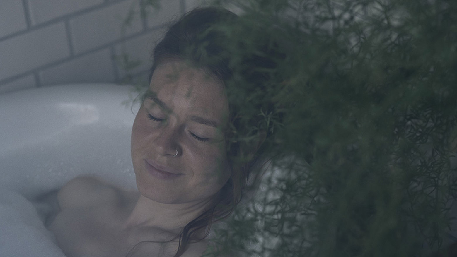 FF_ophør02.28_kvinde i badekar.jpg