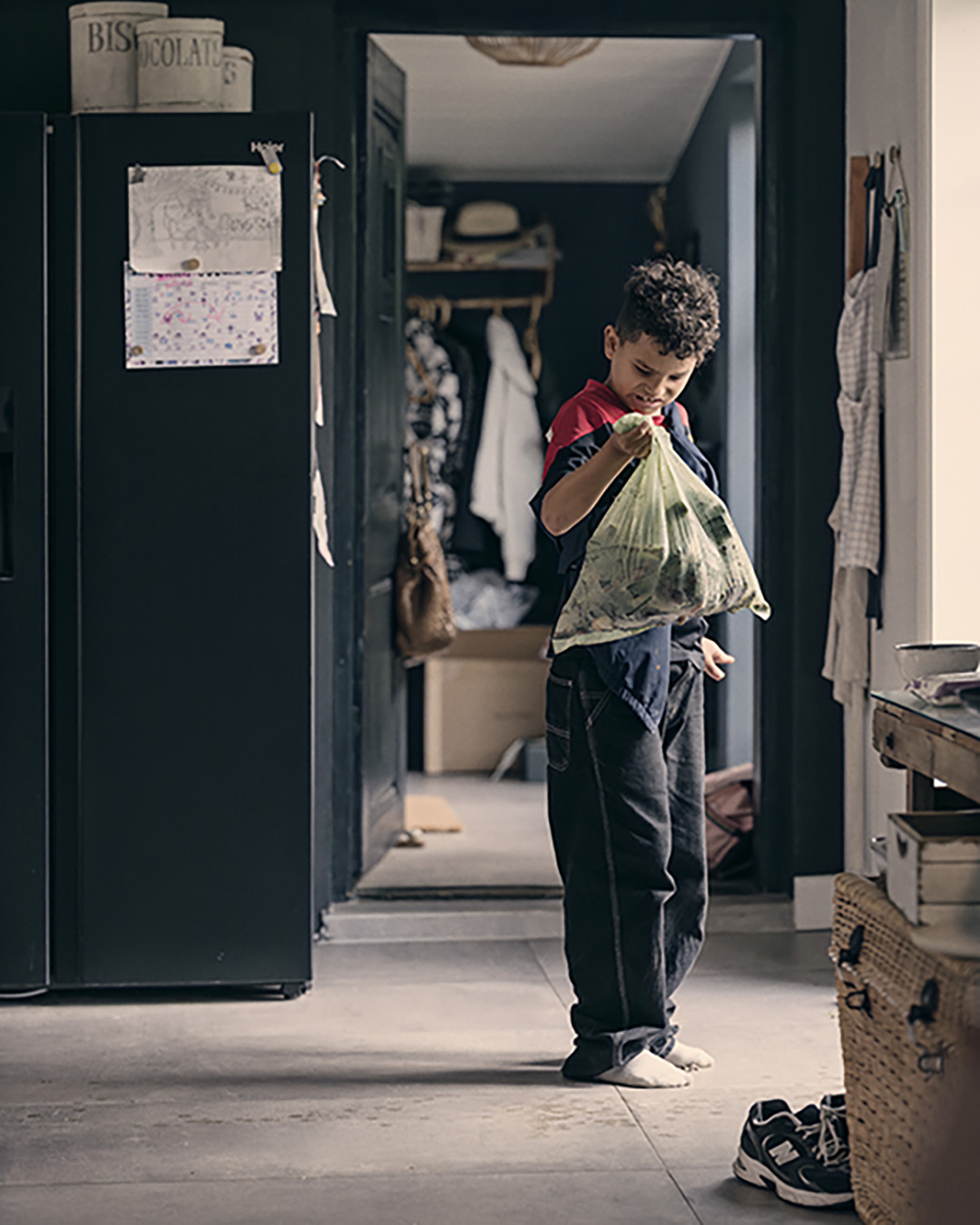 FF_ophør02.28_Dreng med madaffald  (3).jpg