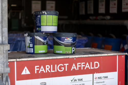 Farligt affald på genbrugsstationen